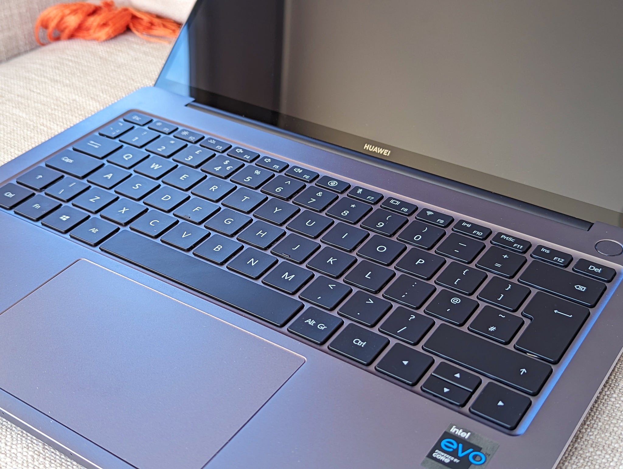 Windowsノート本体 HUAWEI MATEBOOK X Huawei MateBook X review: An impressively thin laptop with